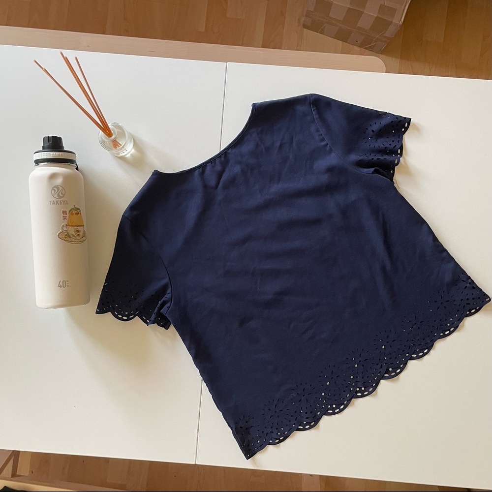 blue patterned top - Picture 2 of 4
